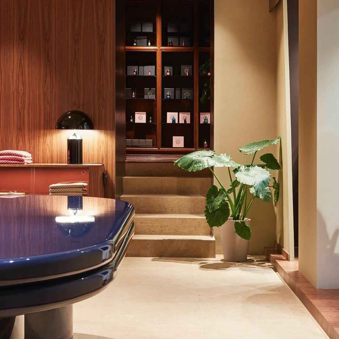 Atollo Metallic Table Lamp